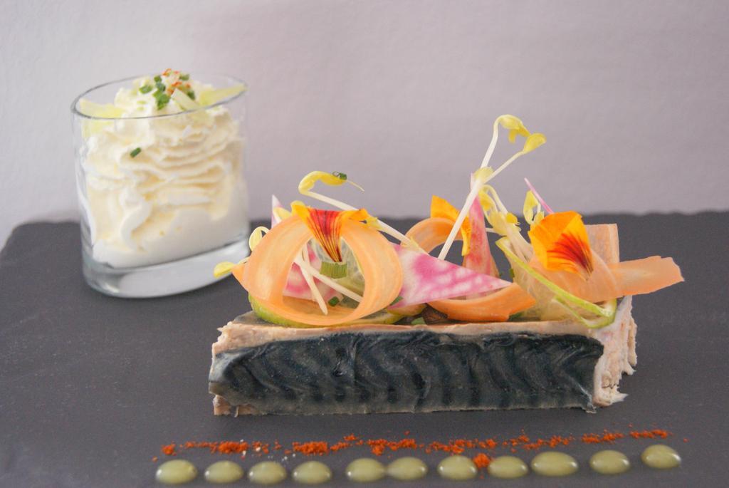 Logis Hotel Restaurant Des Voyageurs Tarnac Exterior foto